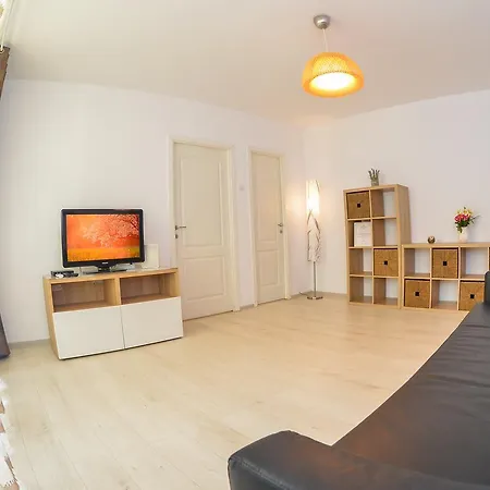 Square Apartment