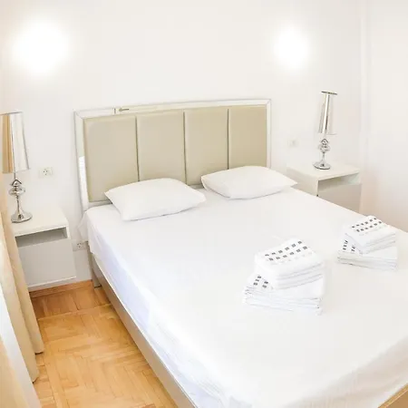 Heart Of Bucharest Apartments *